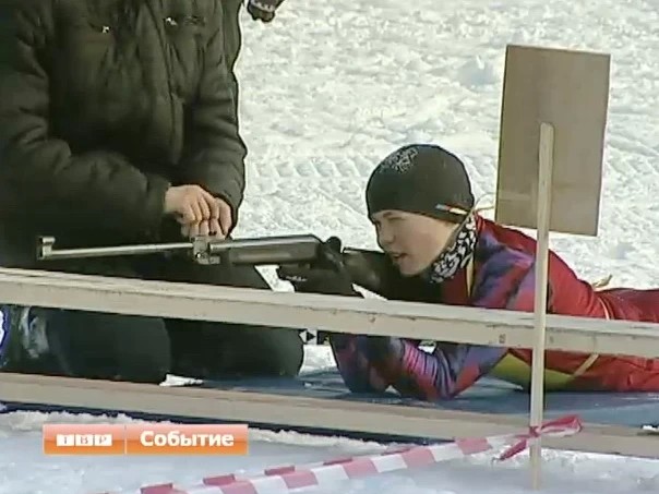 Это в большом спорте биатлонисты стреляют по металлическим мишеням, на школьных соревнованиях в качестве мишеней - воздушные шары