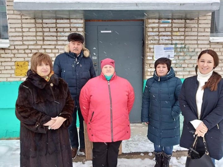 Из общежития в квартиру: еще одна семья со сложной судьбой улучшила жилищные условия
