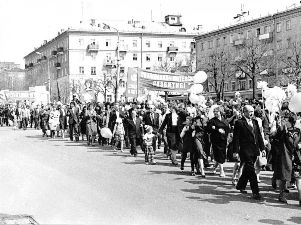 Лозунги современного Первомая