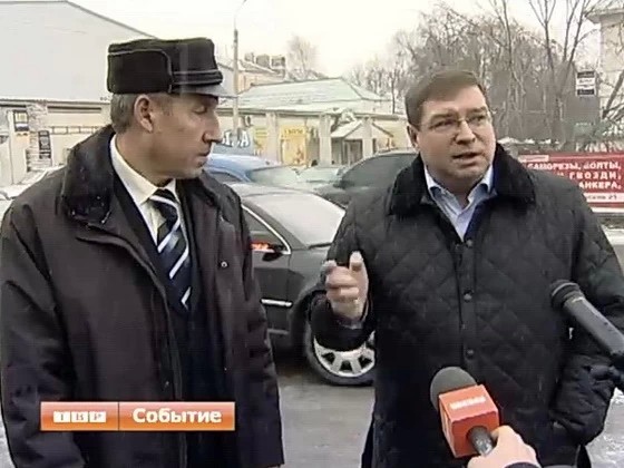 Глава района поручил Адмтехнадзору взять под контроль стихийную свалку рядом с железнодорожным переездом на вокзале
