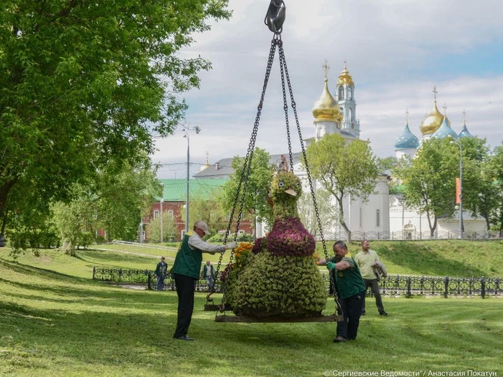 На Блинной горе появились жар-птицы