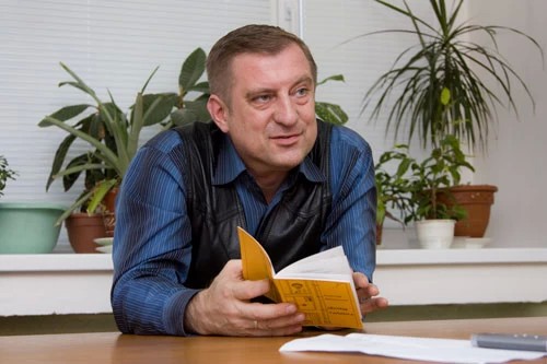 Председатель с гитарой