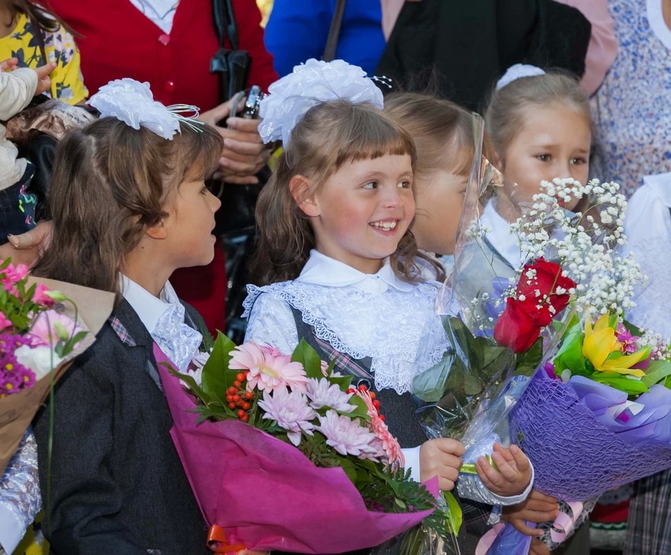 Зовёт за парты звонок