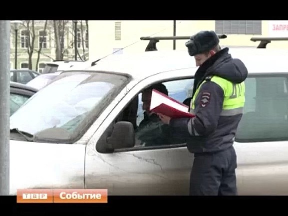 Тридцать тысяч рублей штрафов и десятки предупреждений. Правоохранители провели рейд по парковкам для людей с инвалидностью