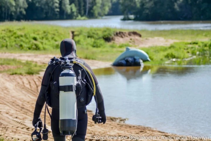 Лесное озеро проверили водолазы и спасатели