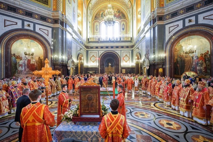 Наместник Лавры сослужил Святейшему Патриарху Кириллу в Храме Христа Спасителя в Москве
