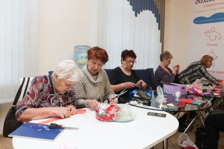 Члены клуба «Активное долголетие» познают новые техники рукоделия