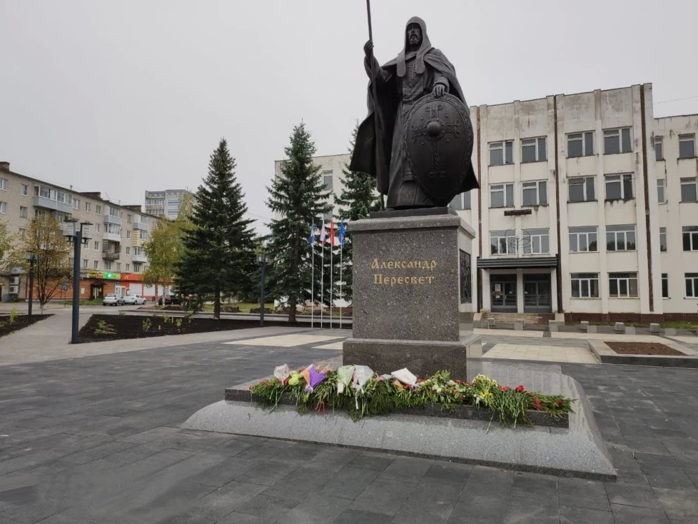 На площади Защитников Отечества в Пересвете завершено благоустройство