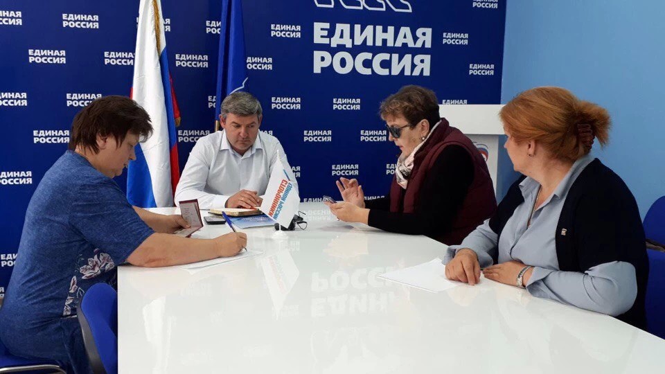 Кто опилит деревья на Бульварной