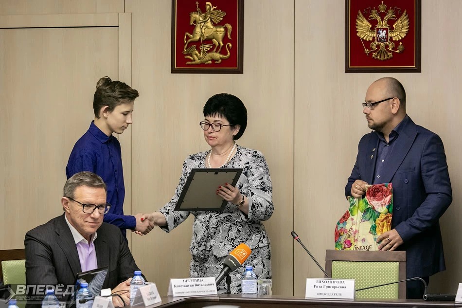 Студентов, спасших людей от огня, отметили грамотами