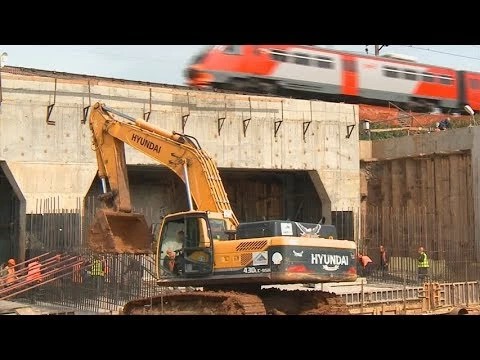 Делают прокол под железной дорогой
