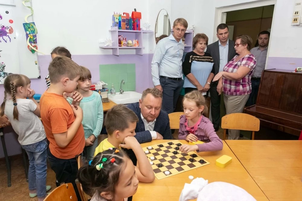 Дети отдохнут, школы отремонтируют
