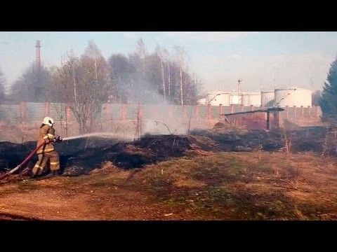 Пожарные против палов травы