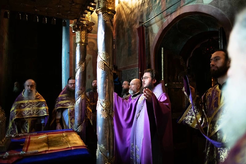 «Кресте живоносный, освяти ны крепостию твоею»: отдание праздника Воздвижения в Лавре