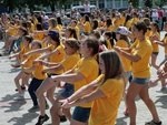 Дети веселились, мамы наблюдали