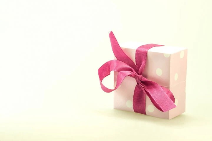 Подарки долгожителям: на юбилейные и круглые даты жители Подмосковья будут получать подарки