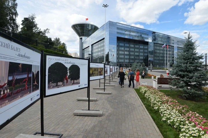 Банк «Возрождение» представляет фотовыставку под открытым небом «Русский балет: мгновения»