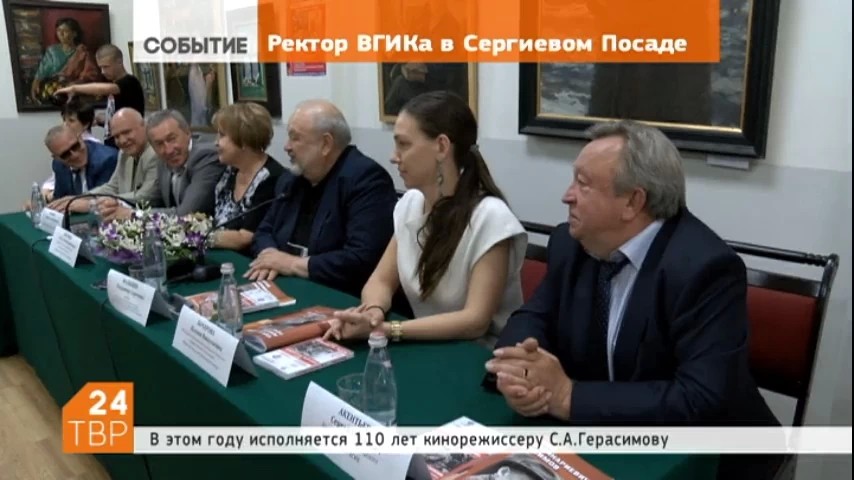 В филиале ВГИК, бывшем киновидеоколледже, столичные гости: ректор института кинематографии Владимир Малышев