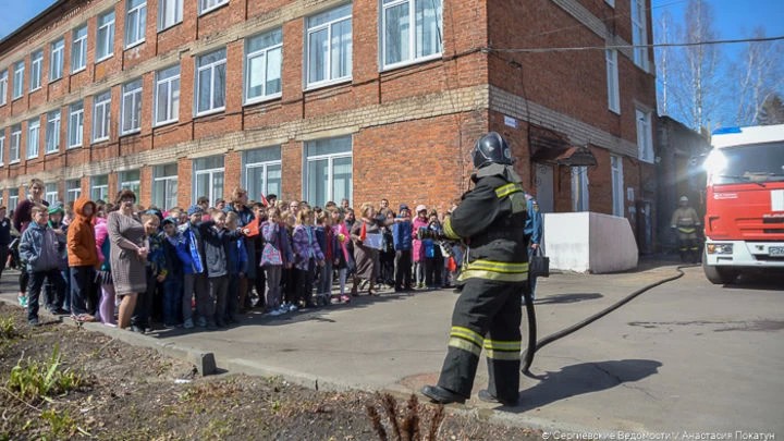 Эвакуация школы в Семхозе была учебной (фото)