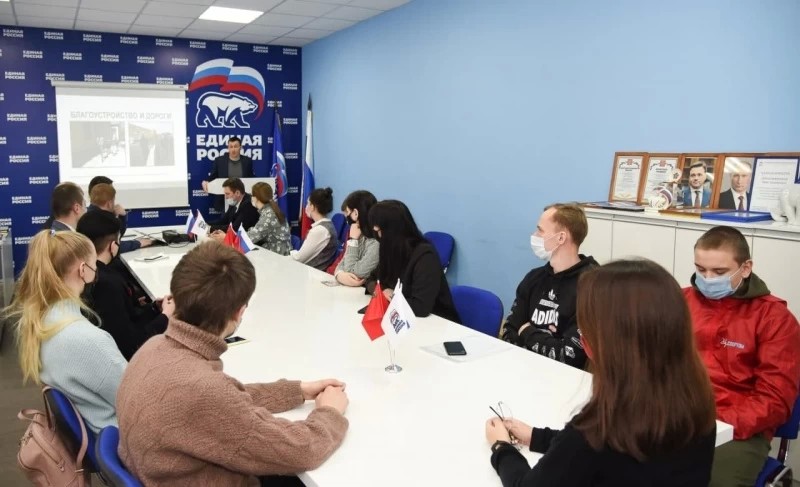 Депутат Мособлдумы Александр Легков встретился с Молодёжным парламентом