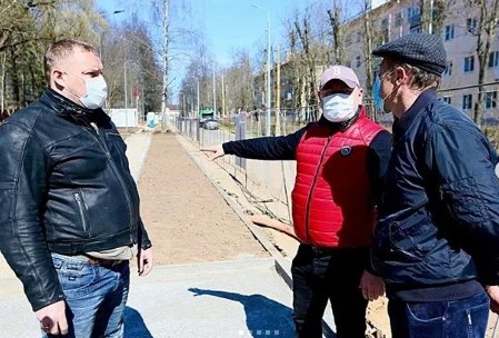 Михаил Токарев присоединился к благоустройству площадок