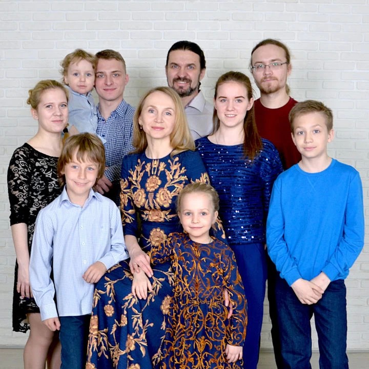 Одна на всех: сложно ли быть многодетной мамой?