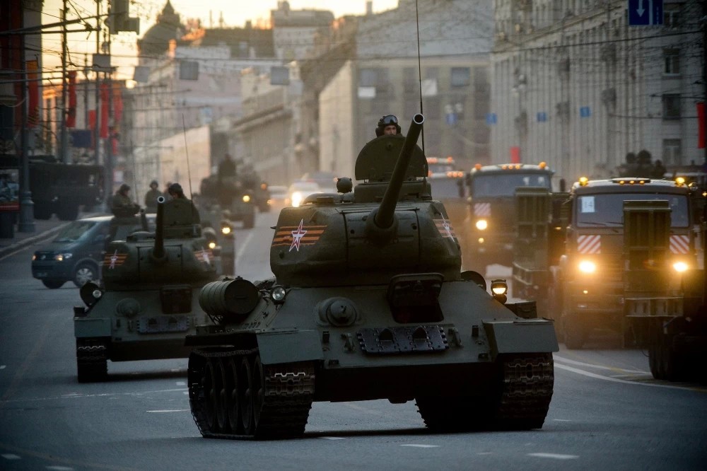Улицы в центре Москвы перекроют 29 апреля и 4 мая из‑за ночных репетиций парада Победы