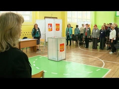 Рабочий день участковых избирательных комиссий начался с Гимна России