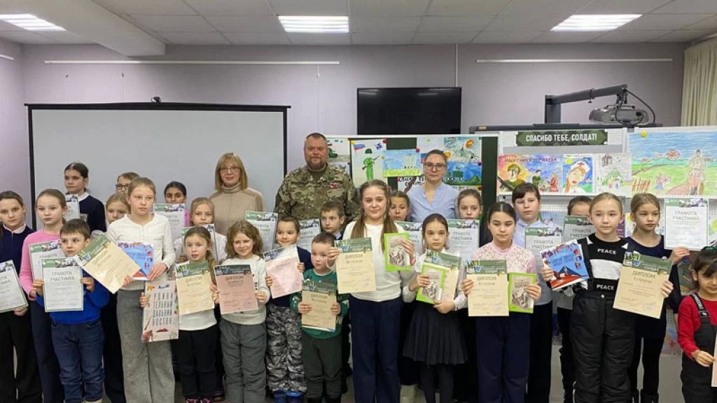 Победителей конкурса рисунков «Спасибо тебе, солдат» наградили в Детской библиотеке на Угличе