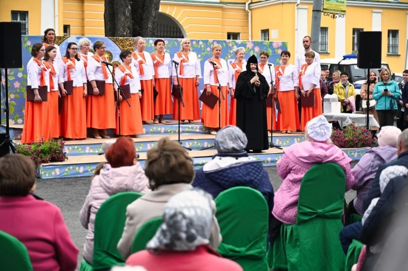 Традиционно каждый год у стен Покровского Хотькова Ставропигиального женского монастыря проходит фестиваль «Святых жен-мироносиц»