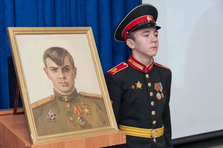 Школа нашла героя