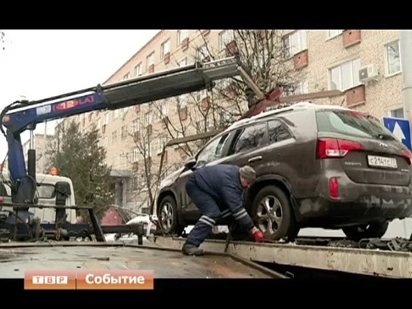 Первый снег испытал на прочность не только дорожные службы, но и дисциплинированность водителей