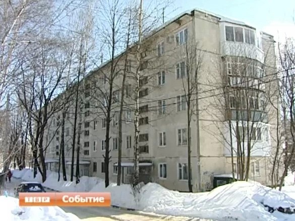 Почему протекает крыша в одном из домов на Угличе, когда за окном минус?