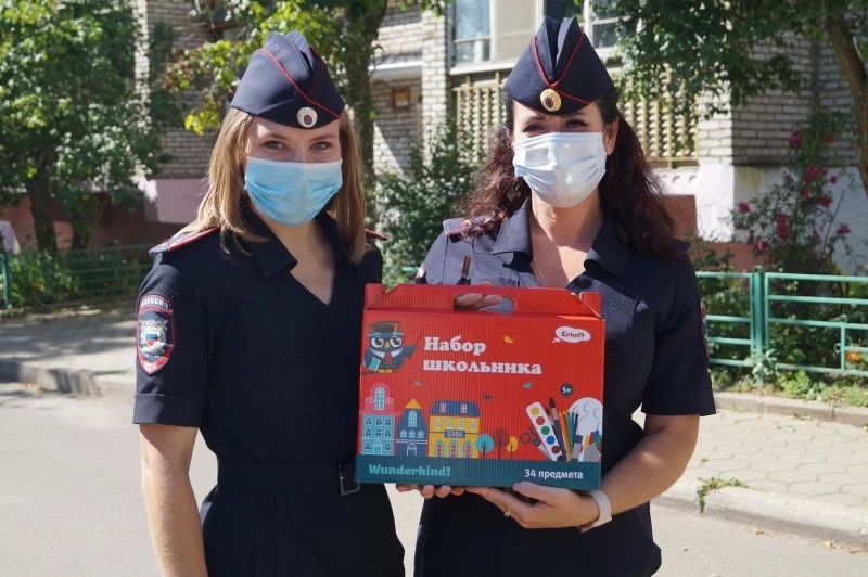 В Сергиевом Посаде сотрудники полиции провели акцию "Помоги пойти учиться"
