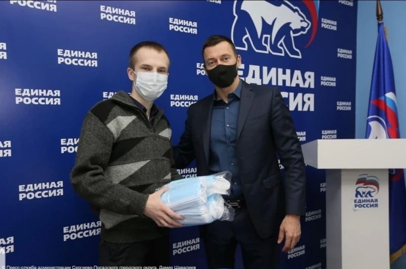 Легков привез защитные маски для волонтеров