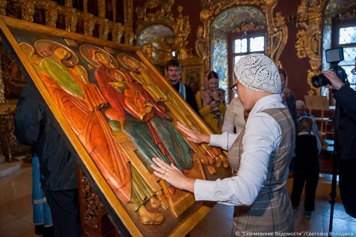 В храм при доме слепоглухих детей передали необычную объёмную икону (фоторепортаж)
