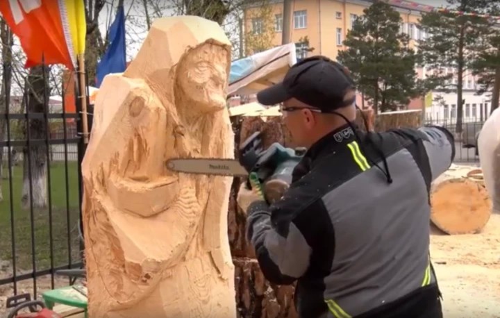 Сергиевопосадские скульпторы вернулись из Сибири с победой и бензопилой
