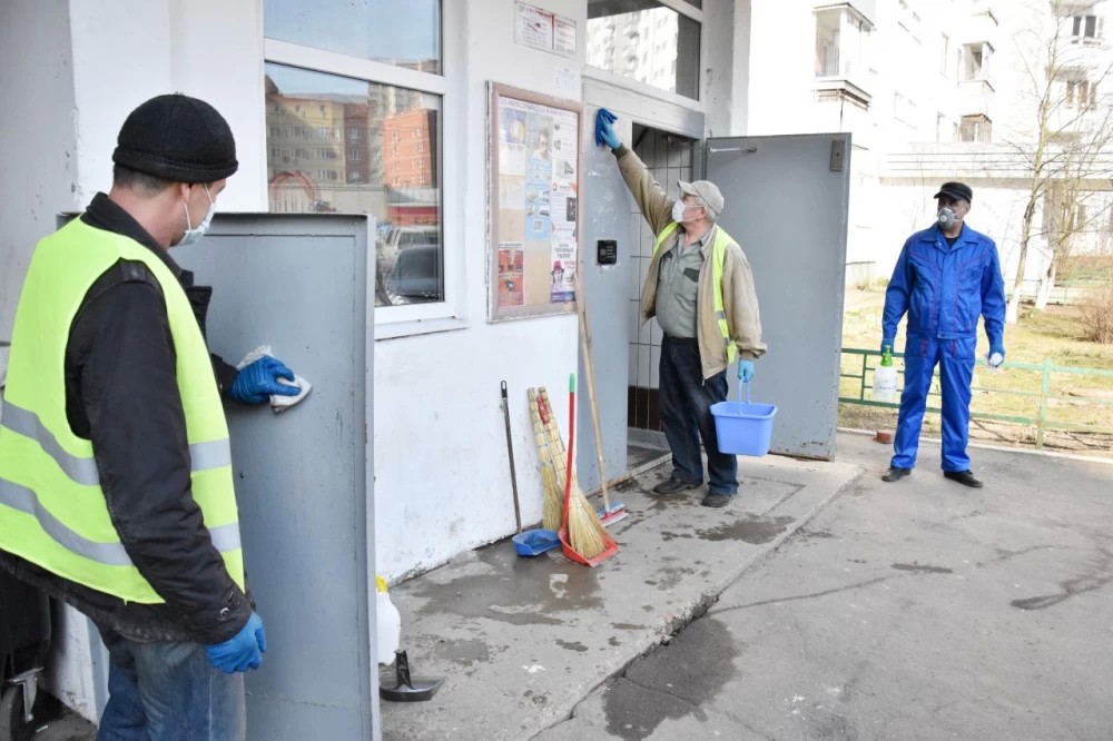 Жалоб на уборку подъездов стало меньше