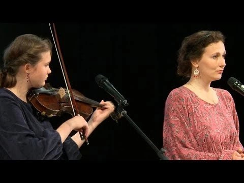 Трое на сцене, не считая скрипки