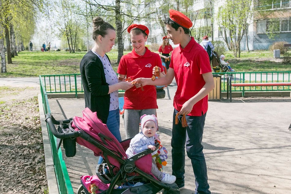 900 георгиевских лент раздали юнармейцы