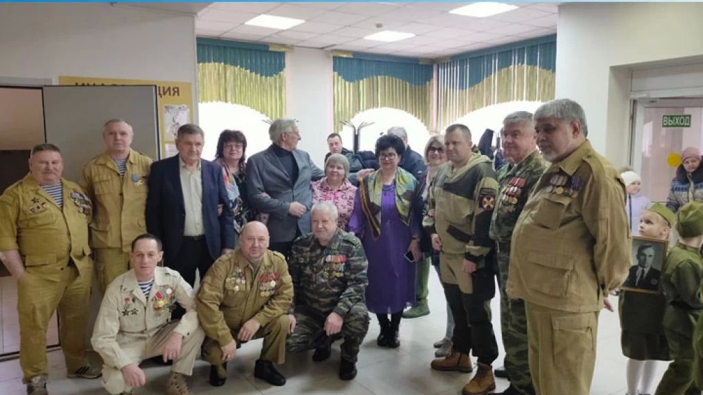 Гордись, Отчизна, славными сынами!