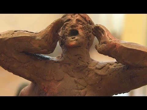 Монтаж выставки скульптора Анатолия Сысолова