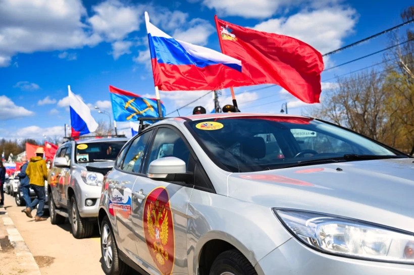 В Сергиевом Посаде прошел автопробег, посвященный 77-й годовщине Великой Победы