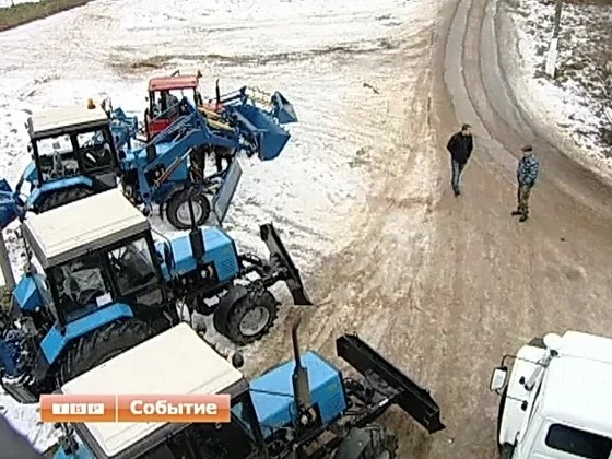 Тракторы, экскаваторы и другая техника пополнила автопарк муниципального коммунального предприятия в Березняковском поселении