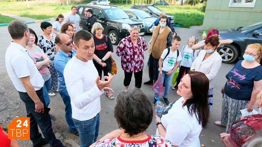 Жители Загорских далей рассказали областному депутату о проблемах благоустройства