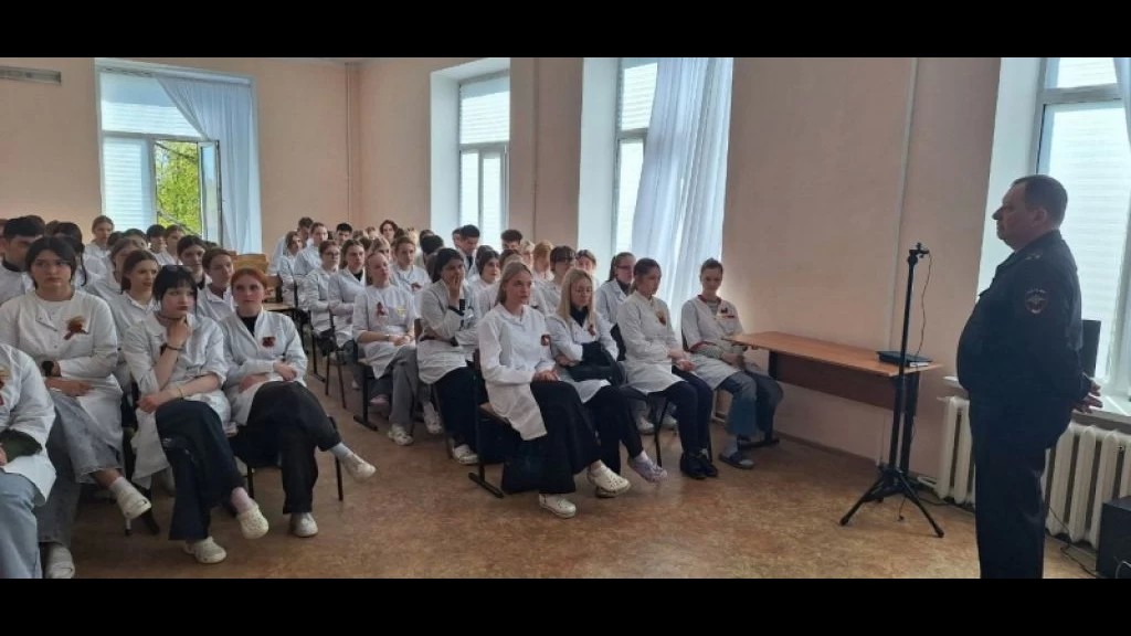 Сотрудник полиции Сергиево-Посадского городского округа провёл профилактическую беседу со студентами колледжа