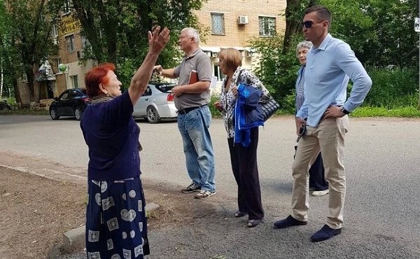Александр Легков провел встречу с жителями в рамках партпроекта "Городская среда"