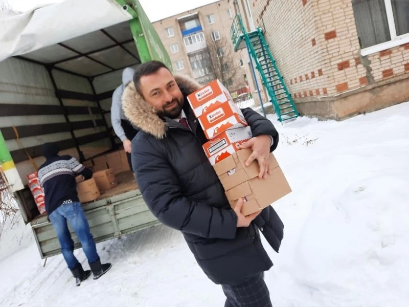 Единороссы Сергиева Посада вручили подарки детям из малообеспеченных семей