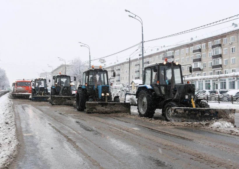 В Сергиевом Посаде после снегопада продолжается уборка дорог и улиц