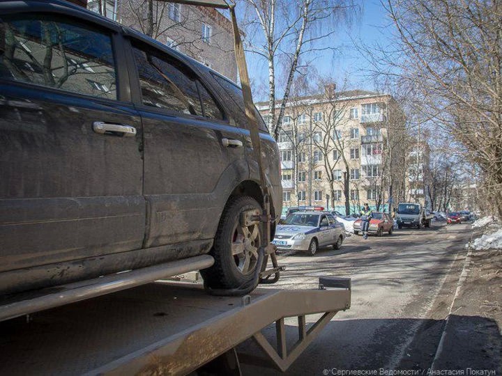 Сегодня с Валового переулка массово эвакуировали автомобили
